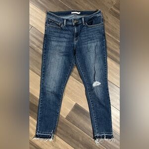 Levi’s Women’s 711 Skinny Jeans